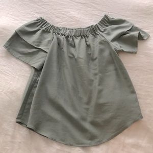 H&M Off shoulder ruffle sleeve top SZ 4